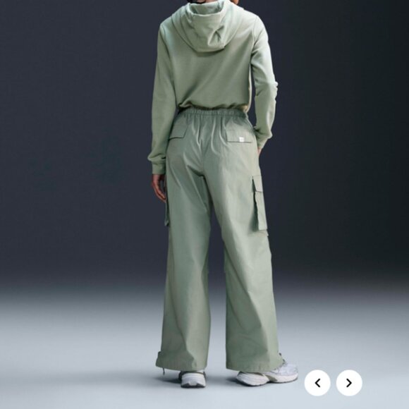 Nike Sportswear Women's Mid-Rise Oversized Cargo Trousers in Jade Horizon/Sail - Picture 6 of 8